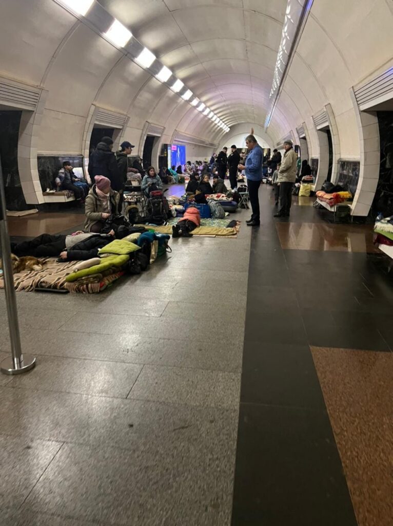 Ukrainians seek shelter in Kyiv underground system UT NEWS SPG #StandWithUkraine